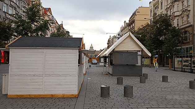 <p>Na Václavském náměstí se bude konat Svatováclavský trh.Stavba stánků již probíhá.</p>