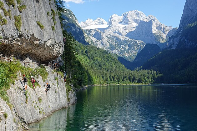 Via ferrata u Pedního Gosauského jezera s výhledem a haltatský ledovec a...