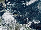 Na satelitním snímku je vidt tropická boue Ian poblí pobeí Kuby. (25. záí...