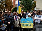 Vnitn vysídlení lidé z Mariupolu se v Kyjev úastní shromádní proti...