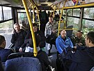 Rutí rekruti sedí v autobuse poblí vojenského náborového stediska v...