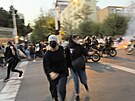 Íránci v Teheránu protestují proti vlád poté, co v policejní vazb zemela...