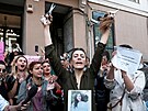 Íránky protestují proti vlád poté, co v policejní vazb zemela mladá Mahsá...