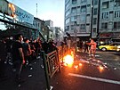 V íránském Teheránu protestují lidé poté, co na následky zranní utrpných v...