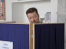 Tomio Okamura odevzdal svj hlas ve volební místnosti na Bevnov. (23. záí...