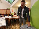 Ministr vnitra Vít Rakuan volil mateské kole Bachmaská v Kolín. (23 záí...