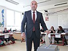 Volební lídr ANO Roman Zarzycký odevzdal svj hlas ve volební místnosti na...