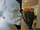 Hlasování v referendech se úastní vojáci Ruskem podporované Luhanské...