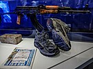 V muzeu CIA je vystavená i útoná puka AKM, která byla nalezena vedle tla...