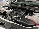 Motor V8 Hemi o objemu 6,4 litru disponuje výkonem 485 koní.