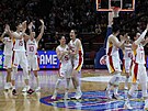 Basketbalistky íny se radují z výhry nad Francií.