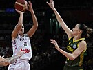 Belgická basketbalistka Hind Ben Abdelkaderová stílí na australský ko.
