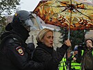 Ruská policie v Moskv odvádí protestující proti Putinem vyhláené mobilizaci....