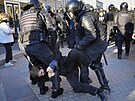 Ruská policie v Petrohradu zasahovala proti protestujícím proti vyhláené...