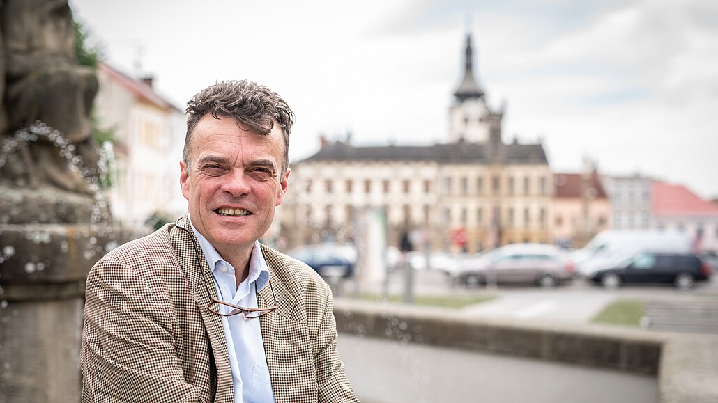 Senátor a zem�d�lec z Dymokur Tomá� Czernin obhajuje senátní k�eslo za obvod Ji�ín, kandiduje za lidovce, ODS a TOP 09.