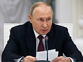 Ruský prezident Vladimir Putin předsedá setkání vedení podniků...
