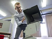Volební místnosti se uzavřely, začíná sčítání hlasů. (24. září 2022)