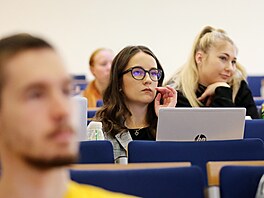 Studenti Vysoké �koly polytechnické letos za�ali studium ji� 19. zá�í, tedy o...