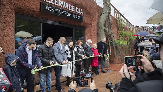 Sv� br�ny n�v�t�vn�k�m slavnostn� otev�el nov� pavilon goril, Rezervace Dja, v Zoo Praha. (28. z��� 2022)