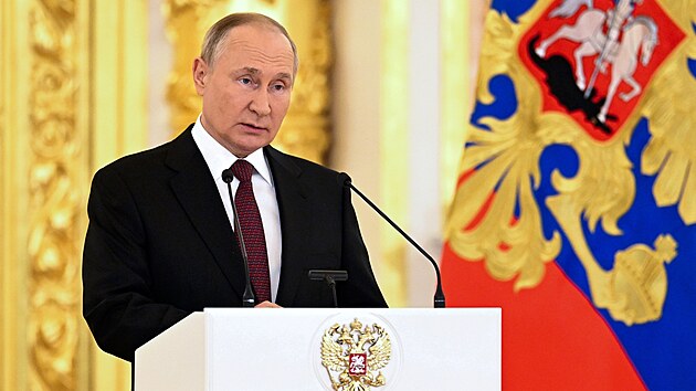 Rusk prezident Vladimir Putin se v Kremlu astn jmenovn novch zahraninch velvyslanc. (20. z 2022)