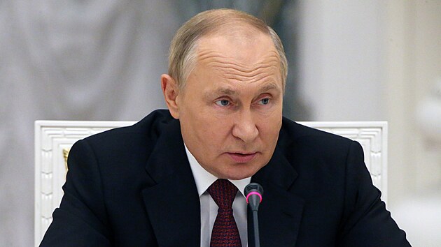 Ruský prezident Vladimir Putin předsedá setkání vedení podniků vojensko-průmyslového komplexu v Kremlu. (20. září 2022)
