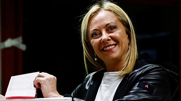 Vůdkyně italské strany Bratři Itálie Giorgia Meloniová v Římě odevzdává hlas v... | na serveru Lidovky.cz | aktuální zprávy