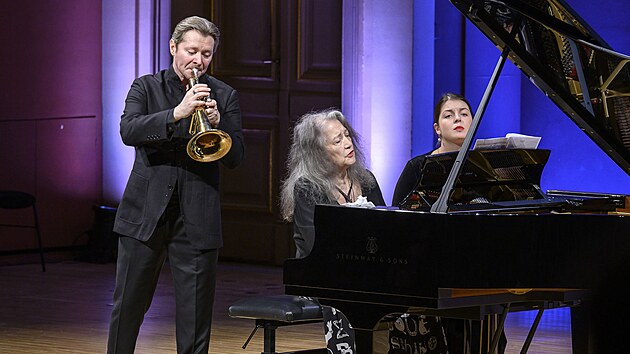 Trumpetista Sergej Nakarjakov a pianistka Martha Argerichová na koncertě Dvořákovy Prahy