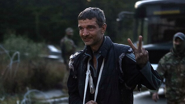 Mukhailo Dianov, jeden z 215 zajatců z Mariupolu, po propuštění. (22. září 2022)
