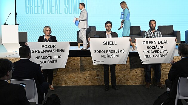 Protest ekologickch organizac ped Green Deal Summitem v Praze. (26. z 2022)
