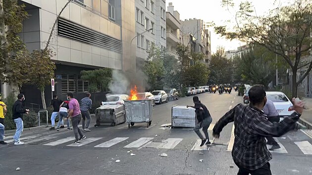 rnci v Tehernu protestuj proti vld pot, co v policejn vazb zemela mlad Mahs Amnov. (20. z 2022)