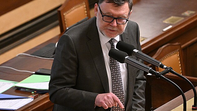Ministr financí Zbyněk Stanjira ve Sněmovně při jednání o novele státního rozpočtu na letošní rok