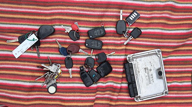 Obvin�n� mu� se vloupal do nejm�n� pades�tky vozidel.