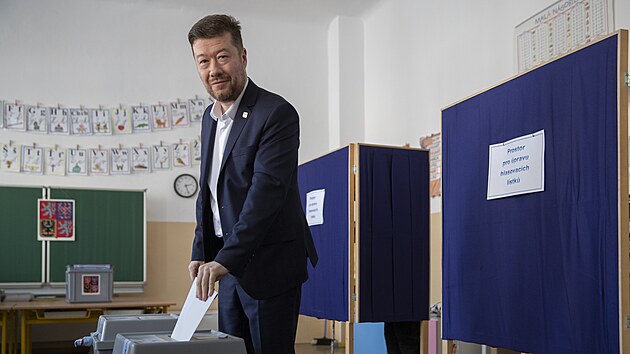 Tomio Okamura odevzdal svj hlas ve volební místnosti na Bevnov. (23. záí...