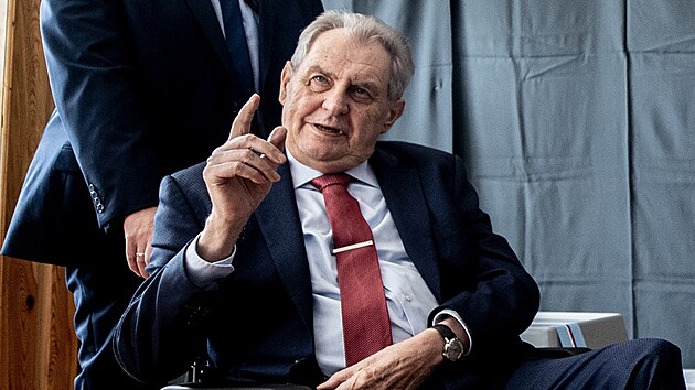 Prezident Milo Zeman v letonch komunlnch volbch odvolil v Lnech. (23. z 2022)