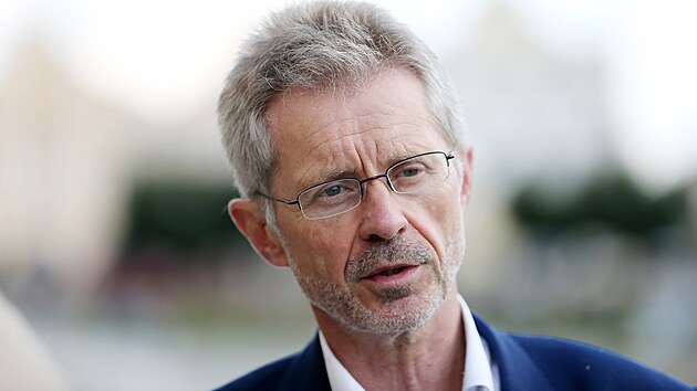 P�edseda Sen�tu Milo� Vystr�il odvolil v Tel�i v budov� Domu d�t� a ml�de�e na...