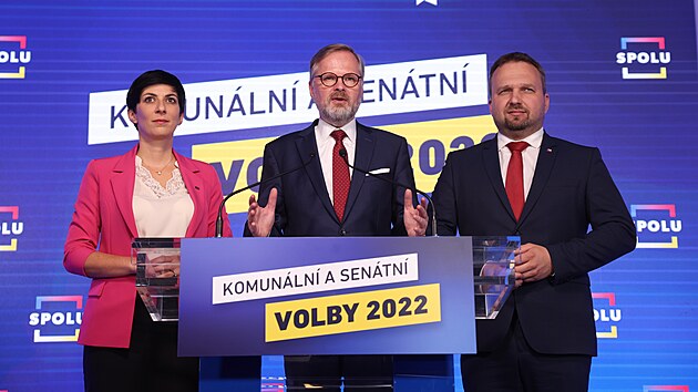 Petr Fiala hovoí na tiskové konferenci ve tábu koalice SPOLU. (24. záí 2022)