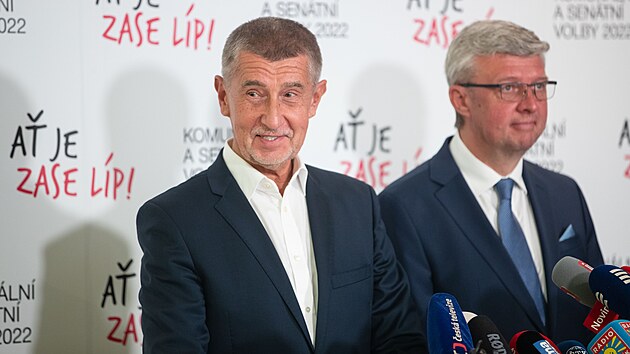 Andrej Babi a Karel Havlek na tiskov konferenci ve tbu hnut ANO (24. z 2022)