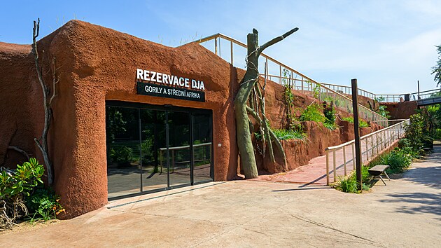 Pavilon Rezervace Dja bude pro návštěvníky Zoo Praha otevřen spolu s novým vchodem Sklenářka 28. září 2022 v půl dvanácté dopoledne.