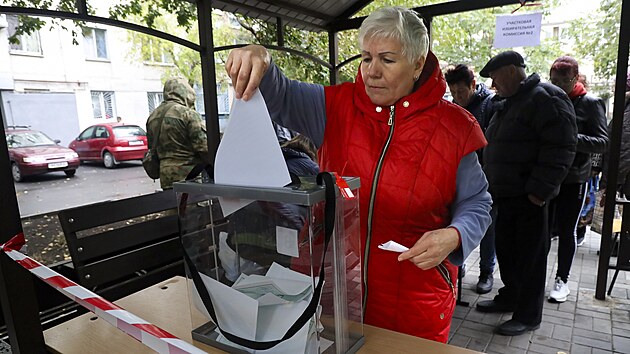 V Moskvou ovldanch nebo okupovanch stech Ukrajiny zaalo narychlo zorganizovan hlasovn, kter prorusk ady oznauj za referenda o pipojen k Rusku. (23. z 2022)