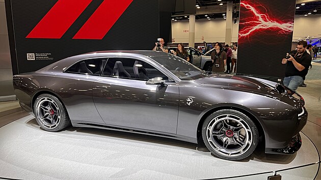 Elektrick koncept Dodge Charger Daytona ukazuje budoucnost muscle cars.