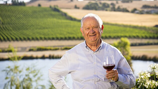 Josef Chrom� na vinici.