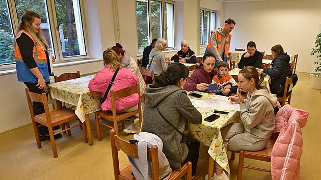 Uprchlíci v novém asistenním centru pomoci Ukrajin v Ostrav (26. záí 2022)