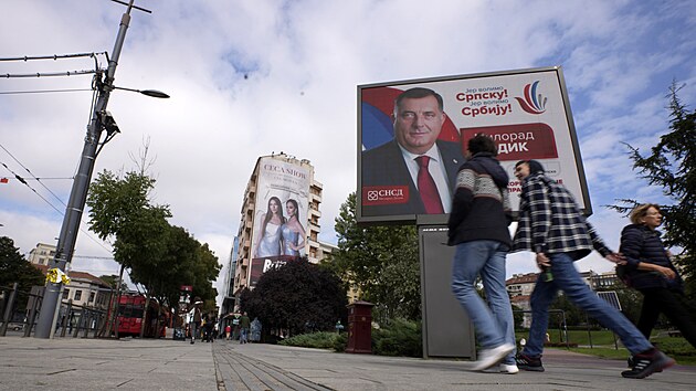 Předvolební billboard s bosenskosrbským vůdcem Miloradem Dodikem v srbském Bělehradě. (22. září 2022)