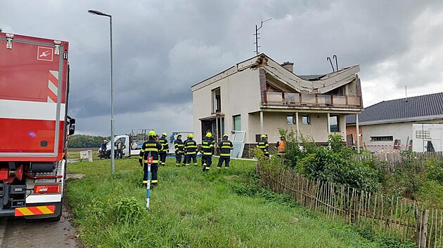 Domu v Oseku nad Bevou se propadla stecha. (20. 9. 2022)