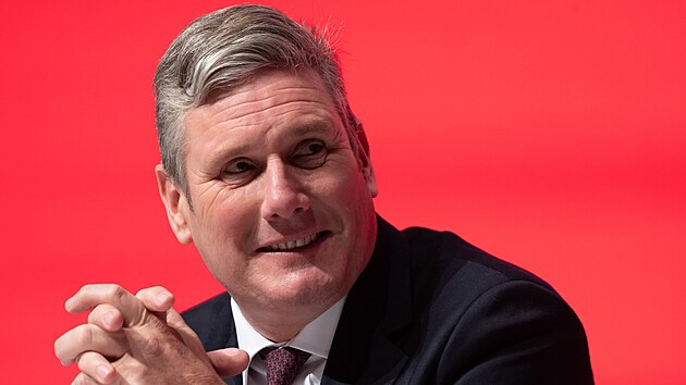 Pedseda labourist Keir Starmer na stranickm sjezdu v Liverpoolu (28. z 2022)