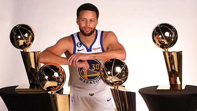 Stephen Curry z Golden State Warriors a jeho smv tynsobnho vtze NBA