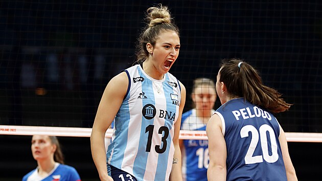 Argentinsk blokaka Bianka Farriolov se raduje z bodu v zpase s eskem.