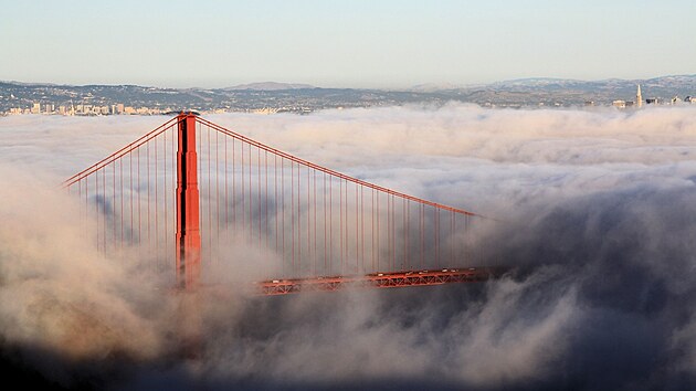 Desítky tisíc domácností zůstaly v San Francisku bez proudu. Lidé mají zůstat doma