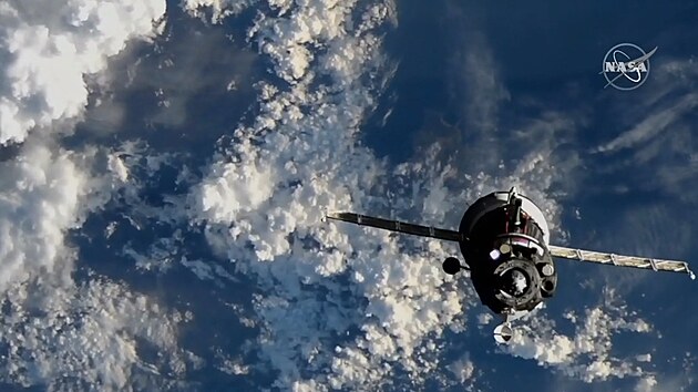 Kosmická loď Sojuz MS-22 se blíží k ISS