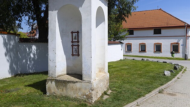 Po rekonstrukci statku z 19. století přibyla restaurace Kastrol, zaměřená na českou kuchyni.